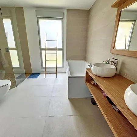 Maison Architecte De 250m2 Confort Avec Piscine, Climatisation Aux Portes De Bordeaux *
